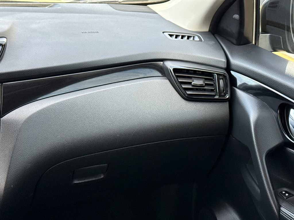 Used 2022 Nissan Rogue Sport SL image 15