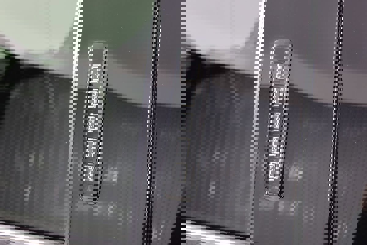 Used 2020 Ford F350 Platinum w/ FX4 Off-Road Package image 52