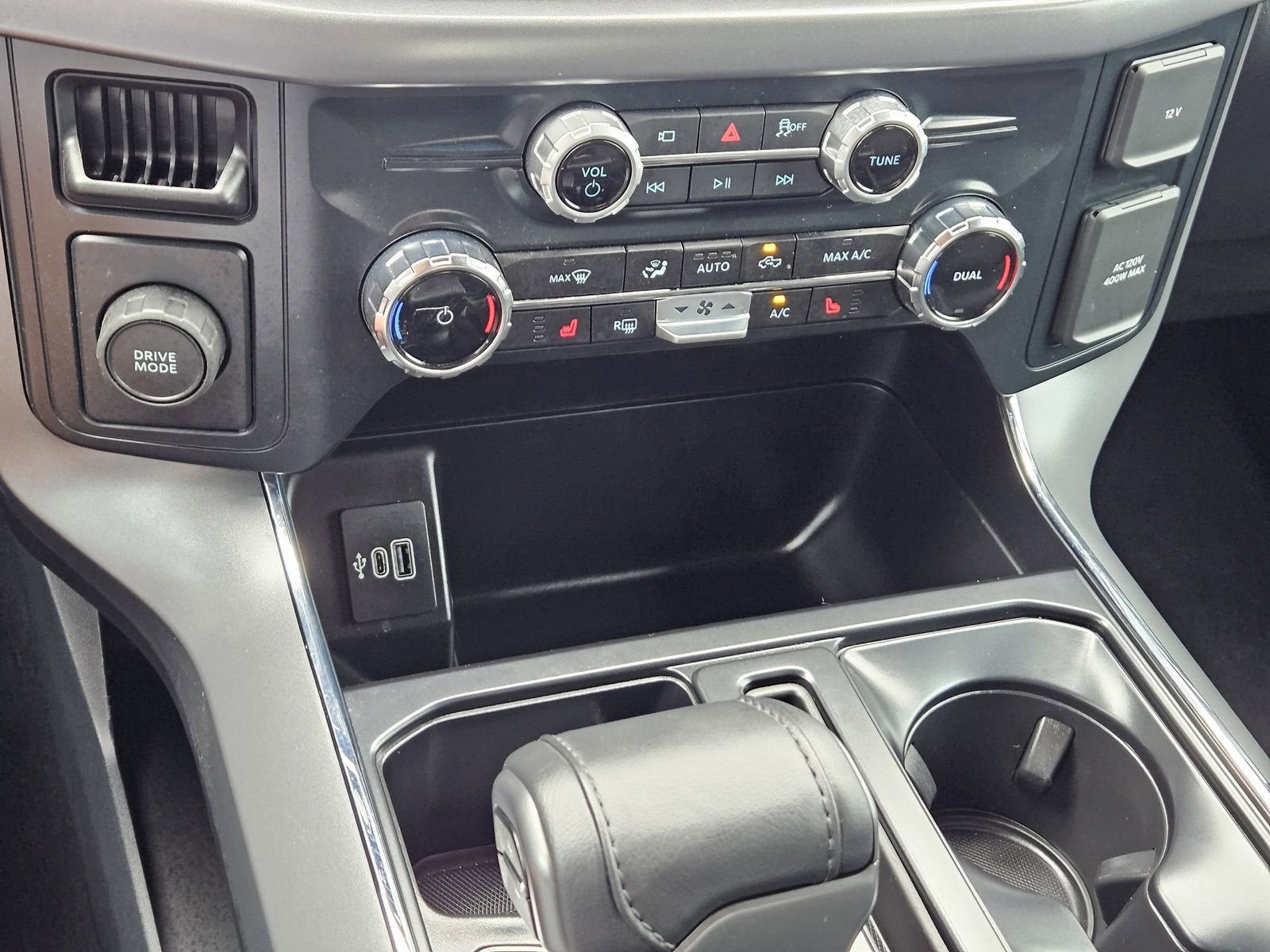 Used 2025 Ford F150 XLT w/ Equipment Group 302A MID RWD image 21