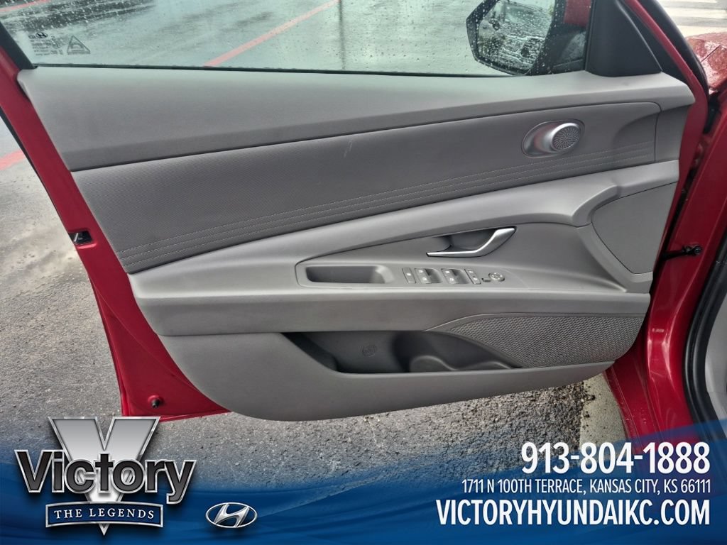 Used 2023 Hyundai Elantra SE FWD image 9