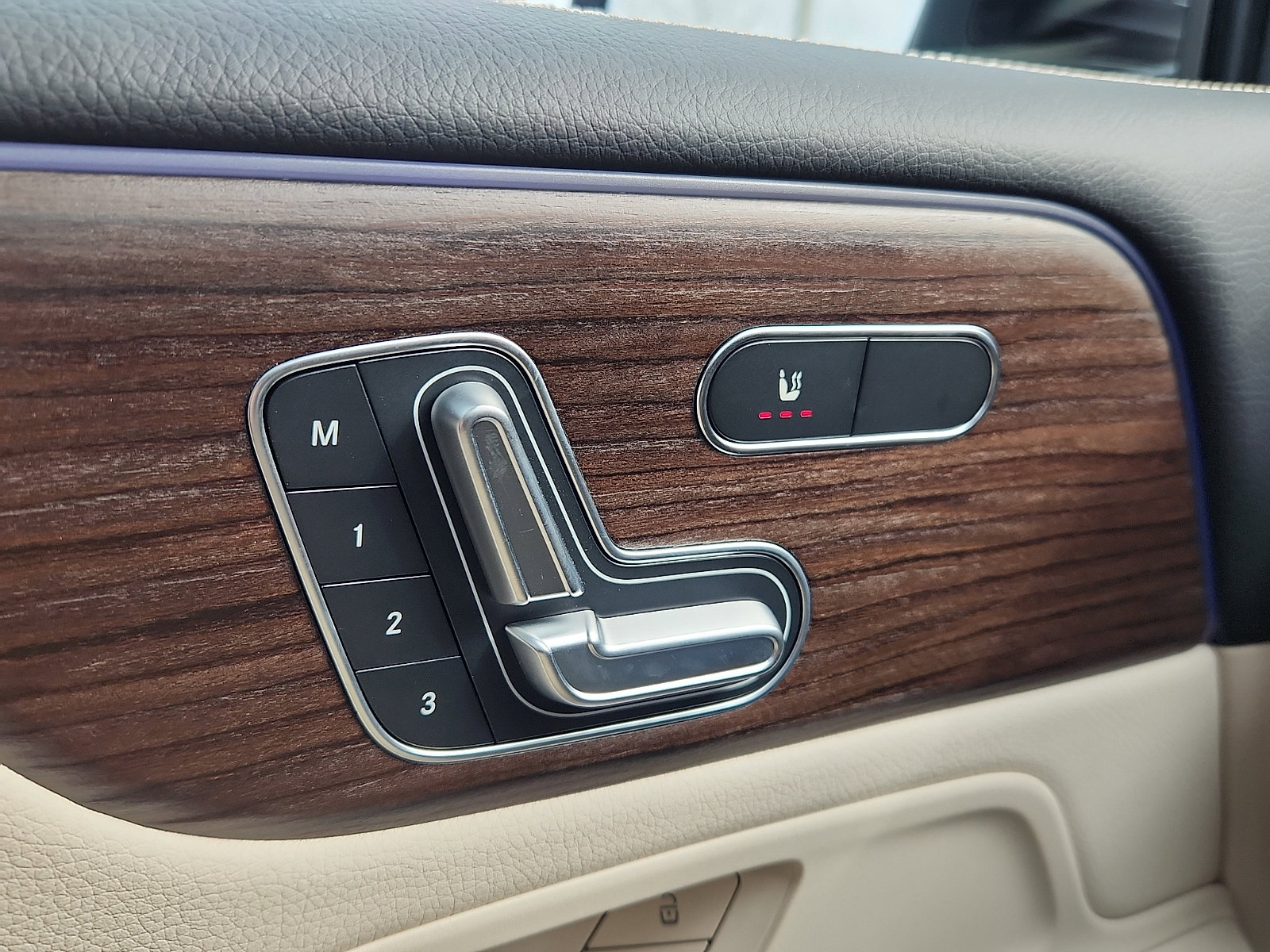 New 2026 Mercedes-Benz GLB 250 4MATIC image 14