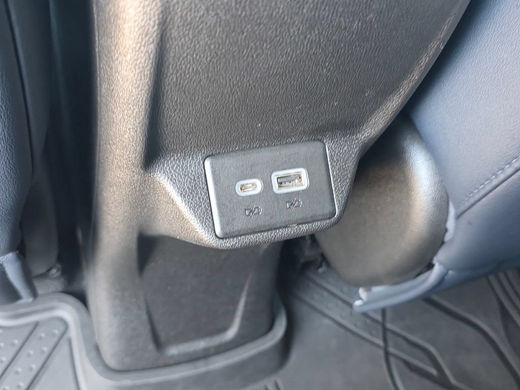 Used 2022 Chevrolet Bolt EUV LT w/ Convenience Package FWD image 17