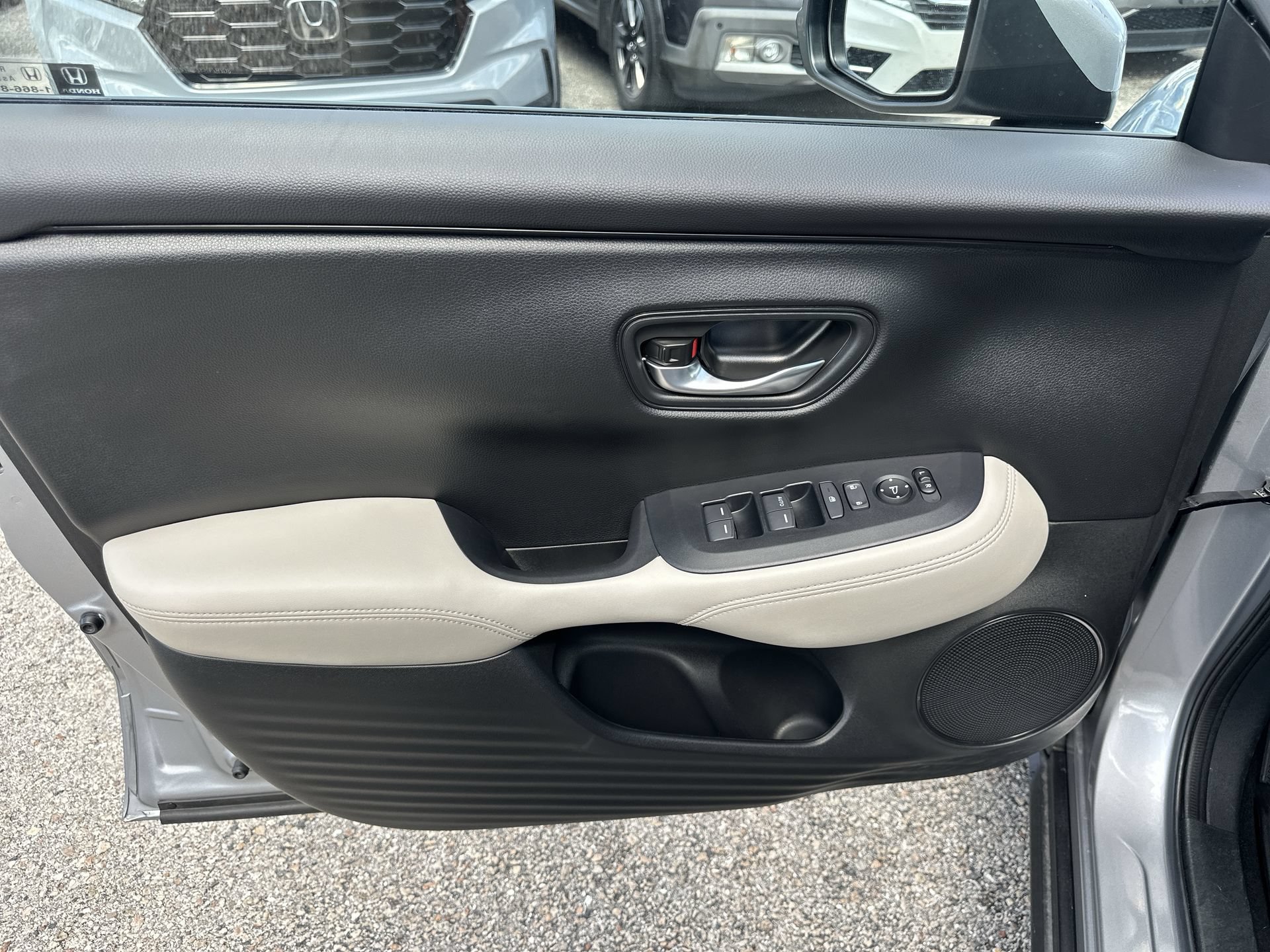 Used 2025 Honda HR-V LX image 18