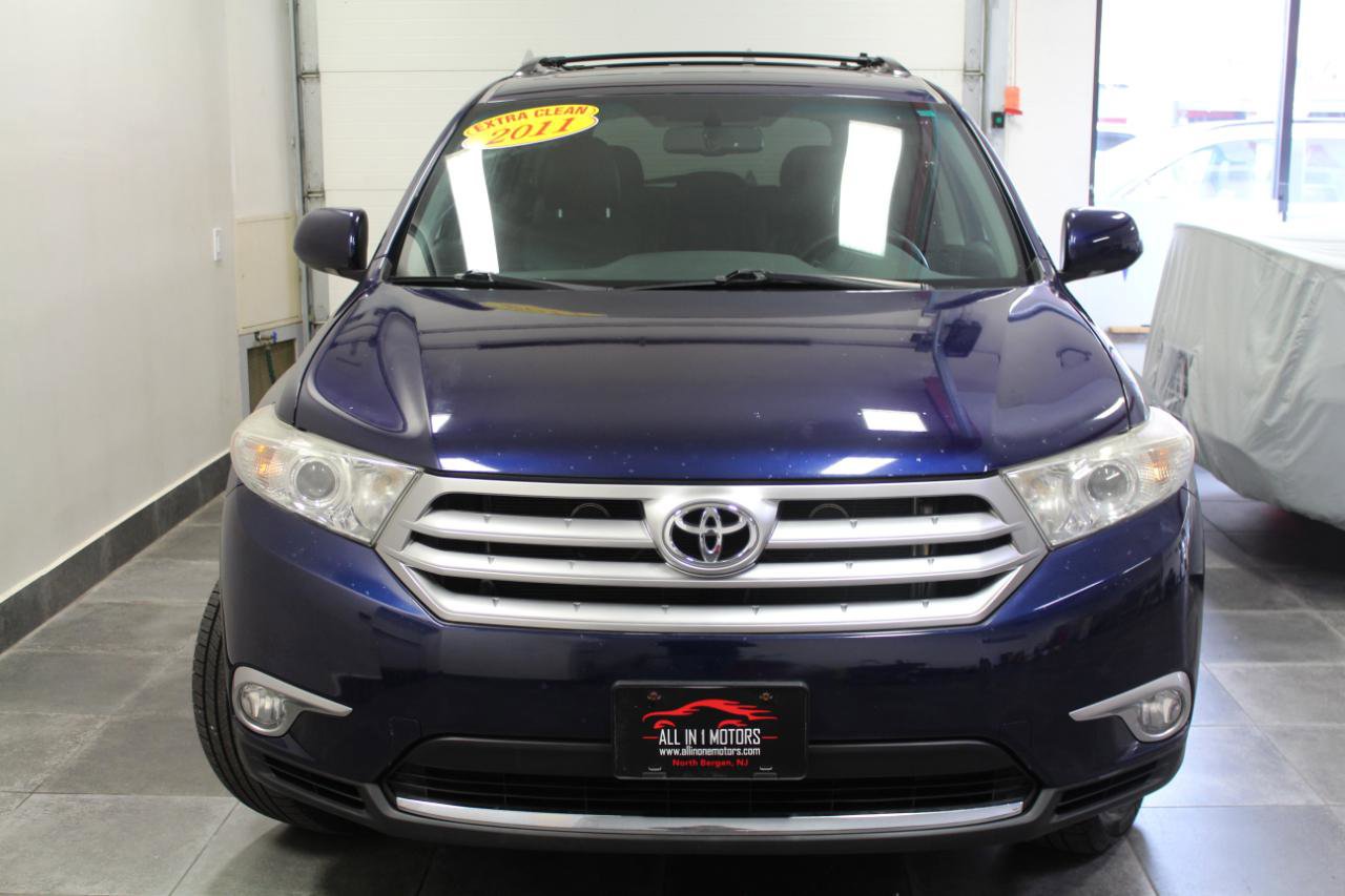 Used 2011 Toyota Highlander Limited w/ Tow Pkg AWD/4WD image 2