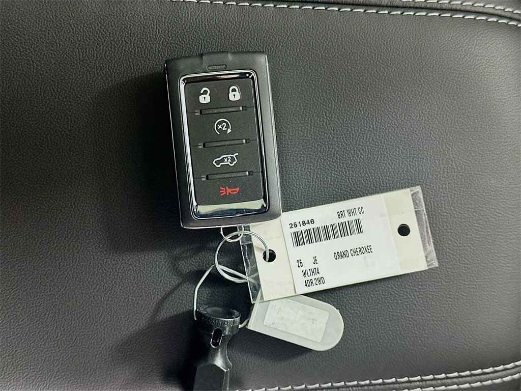 New 2025 Jeep Grand Cherokee Laredo X w/ Luxury Tech Group I image 20