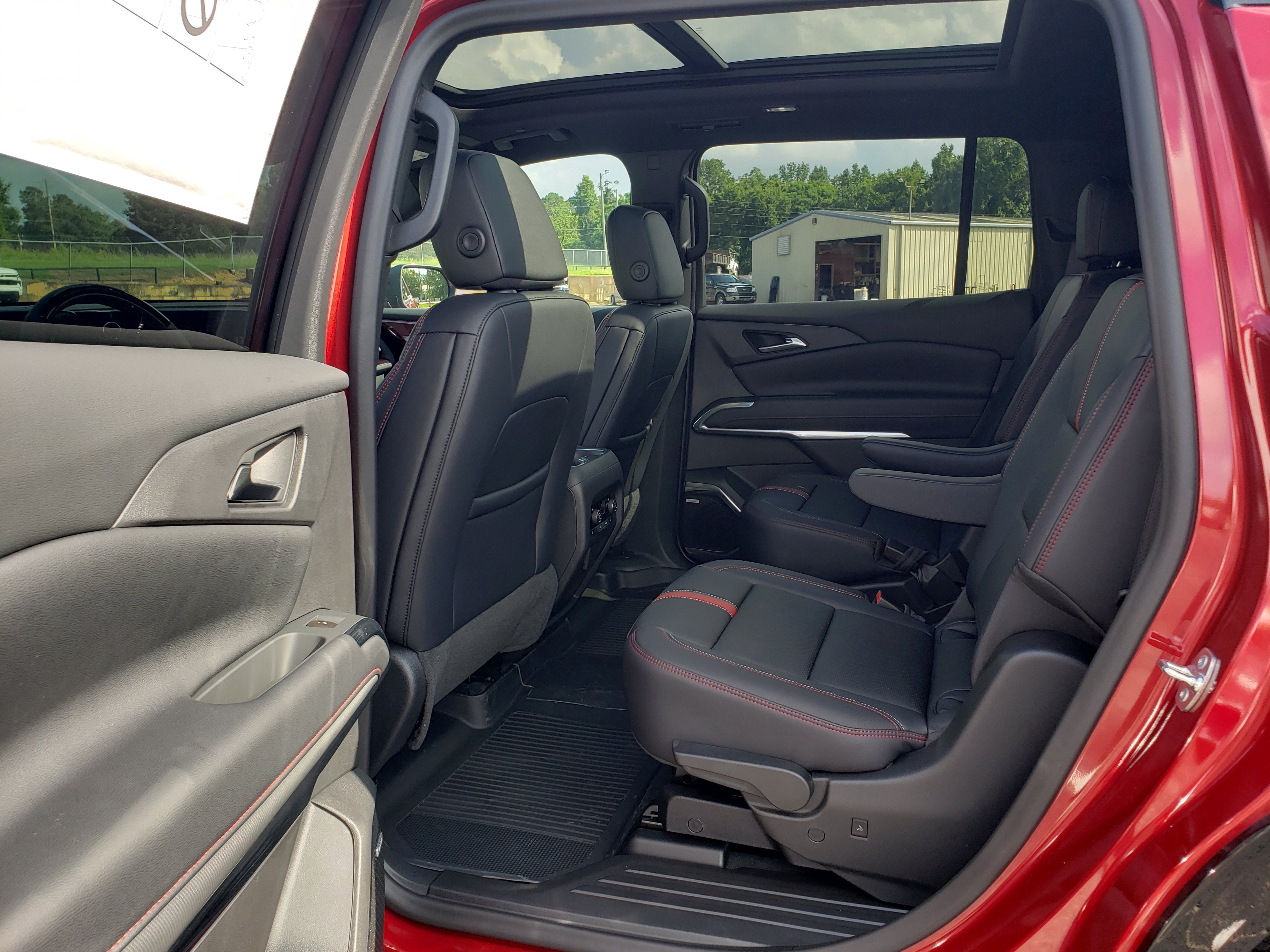 New 2026 Chevrolet Traverse RS w/ LPO, Floor Liner Package FWD image 34