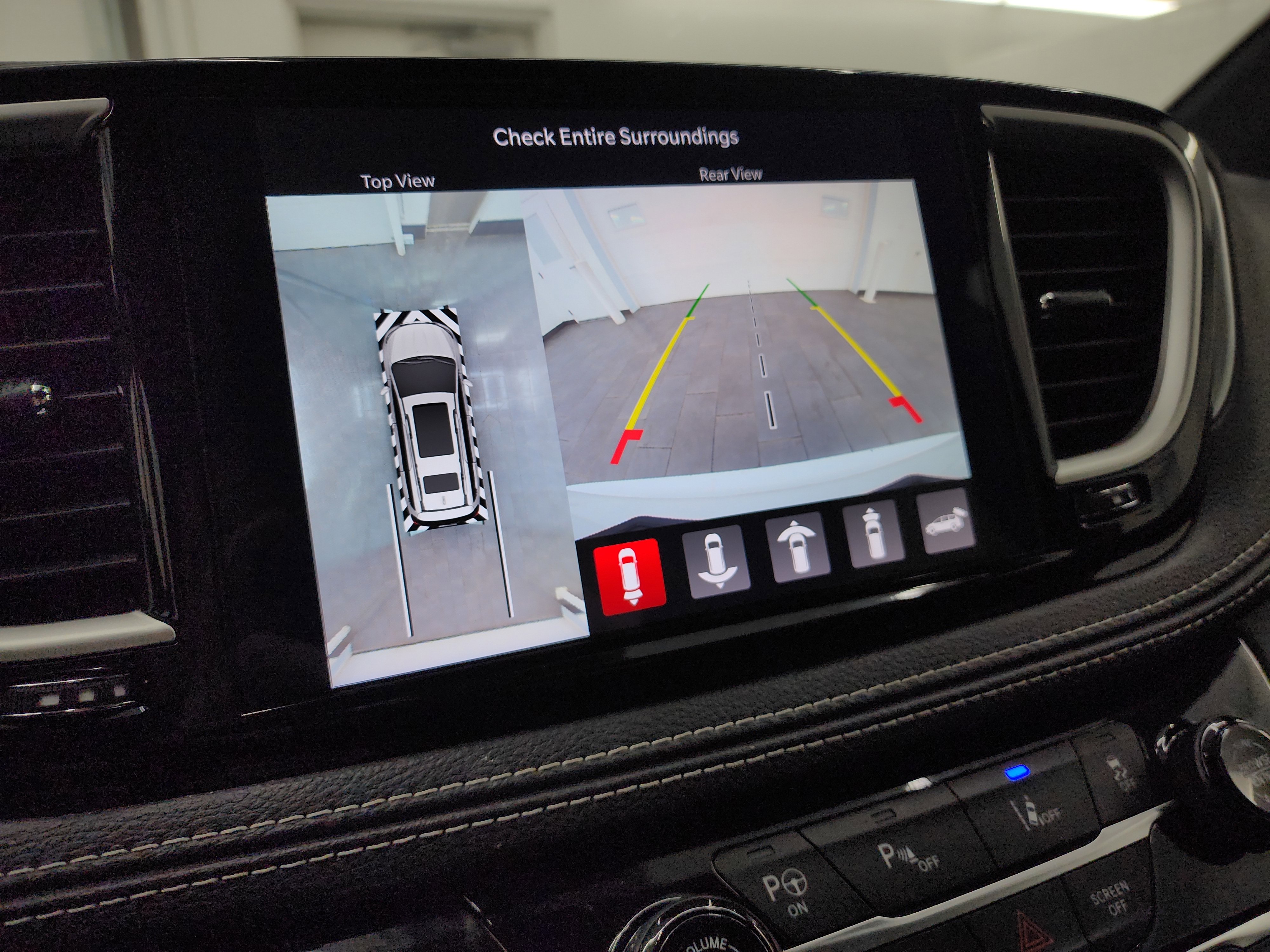 Used 2024 Chrysler Pacifica Limited image 16