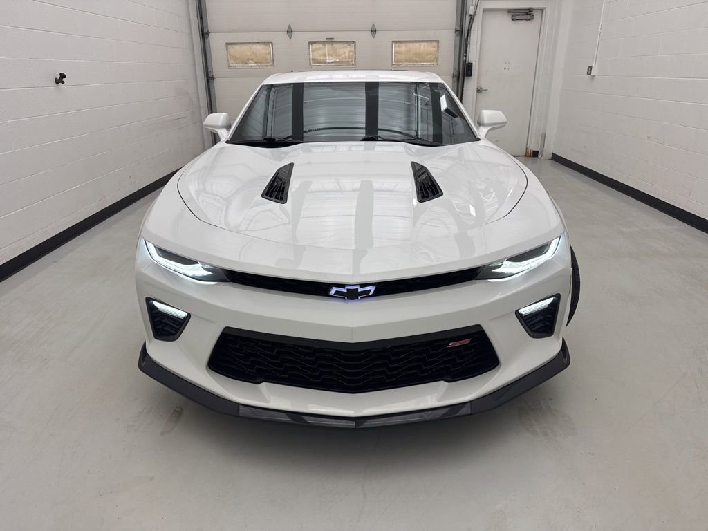 Used 2018 Chevrolet Camaro SS RWD image 9