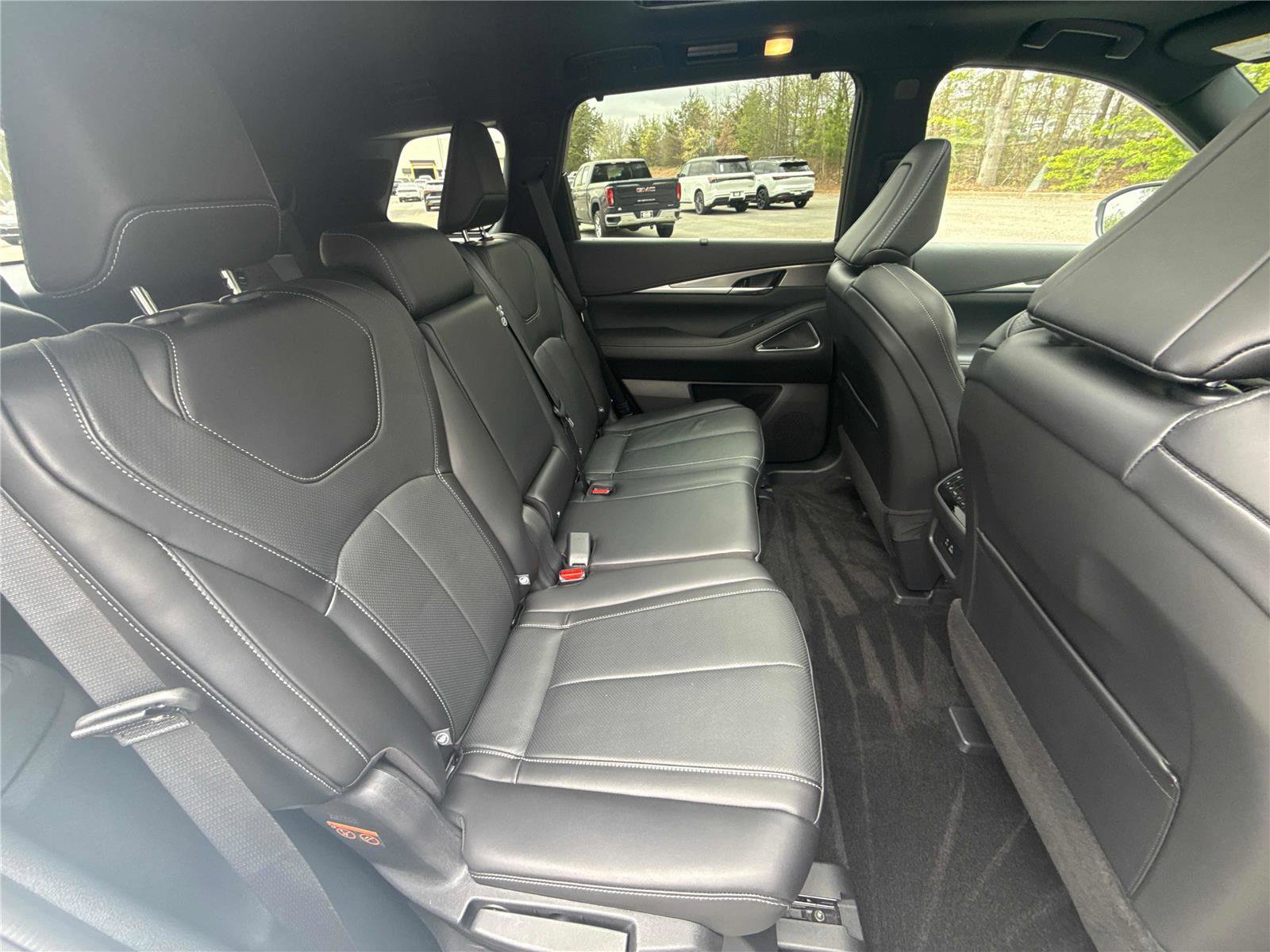 Used 2025 INFINITI QX60 Luxe w/ Black Edition FWD image 28