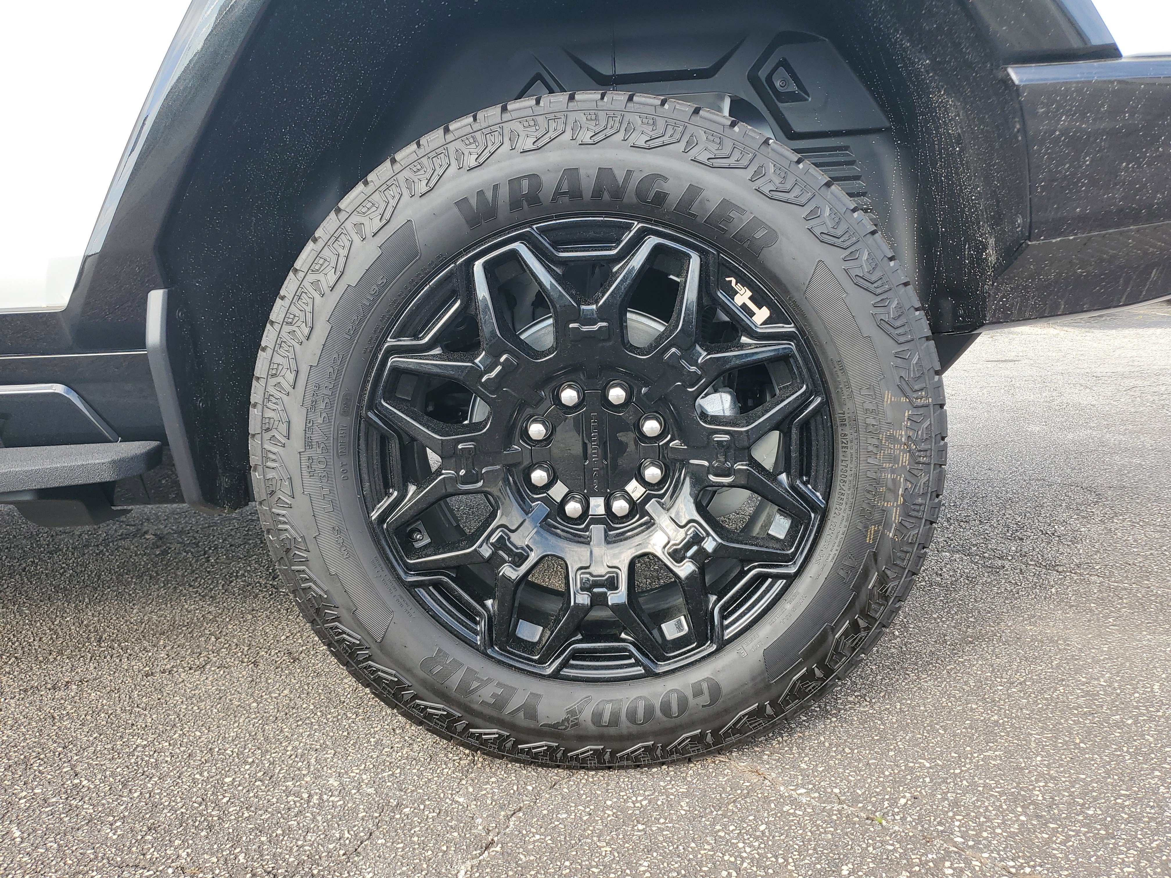 New 2025 GMC Hummer EV 2X image 8