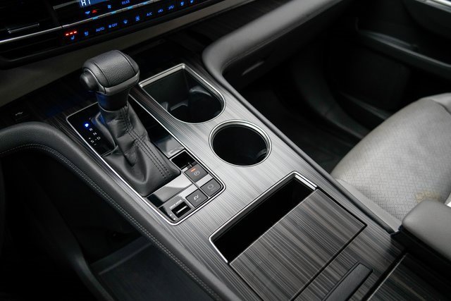 Used 2022 Toyota Sienna Limited image 24