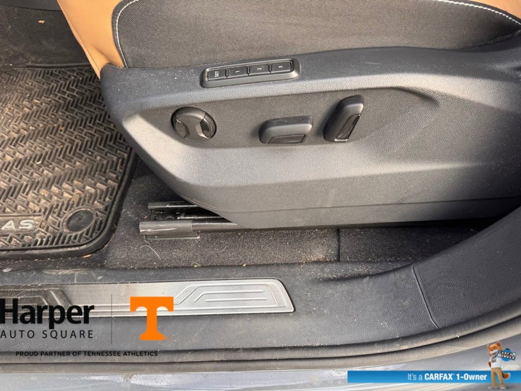 Used 2025 Volkswagen Atlas Cross Sport SEL R-Line image 17