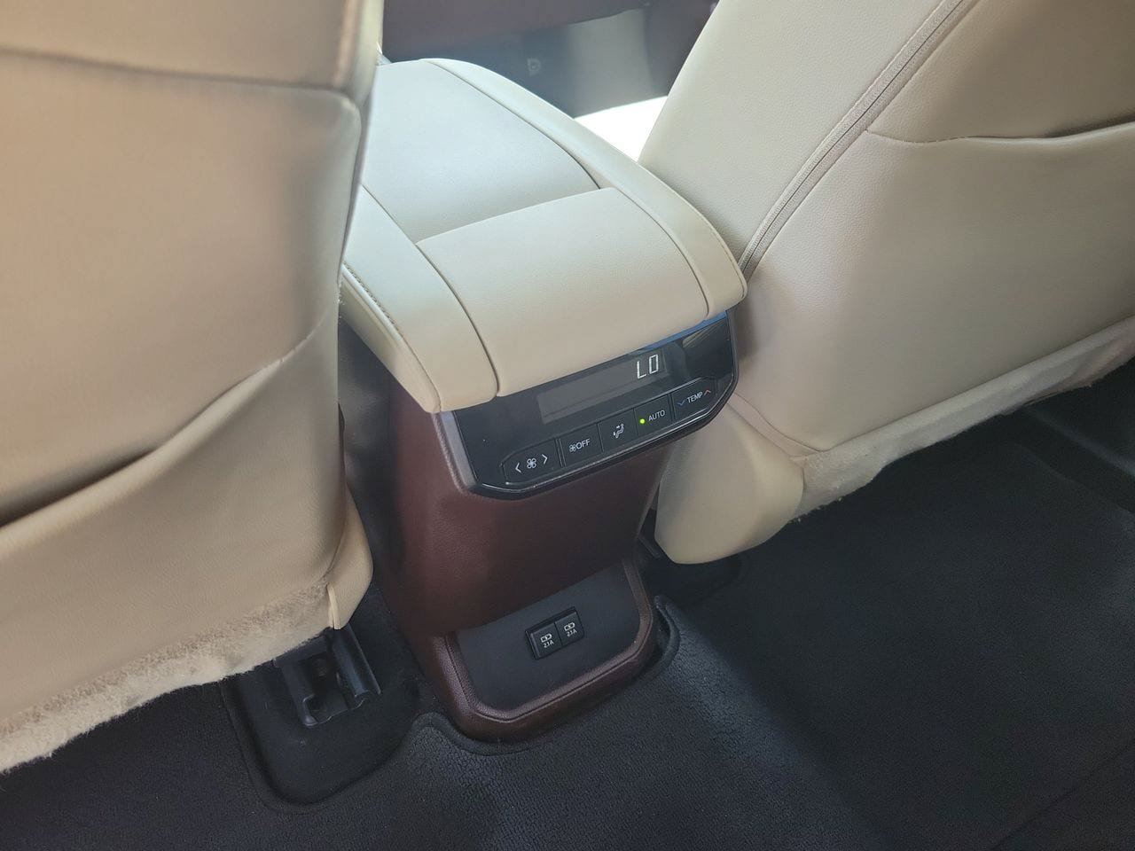 Used 2021 Toyota Highlander XLE FWD image 12