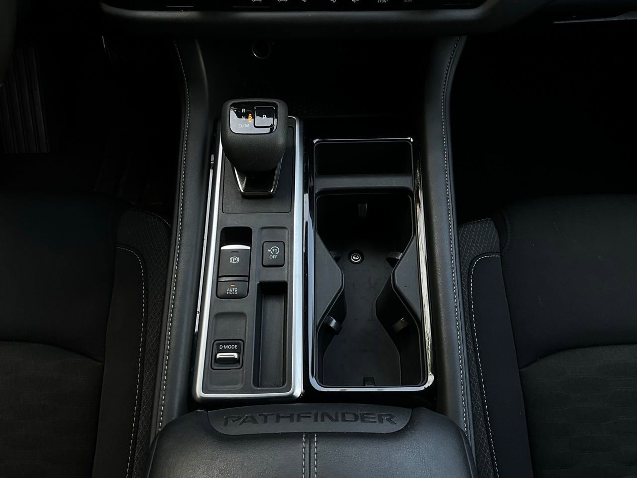 Used 2024 Nissan Pathfinder SV image 16