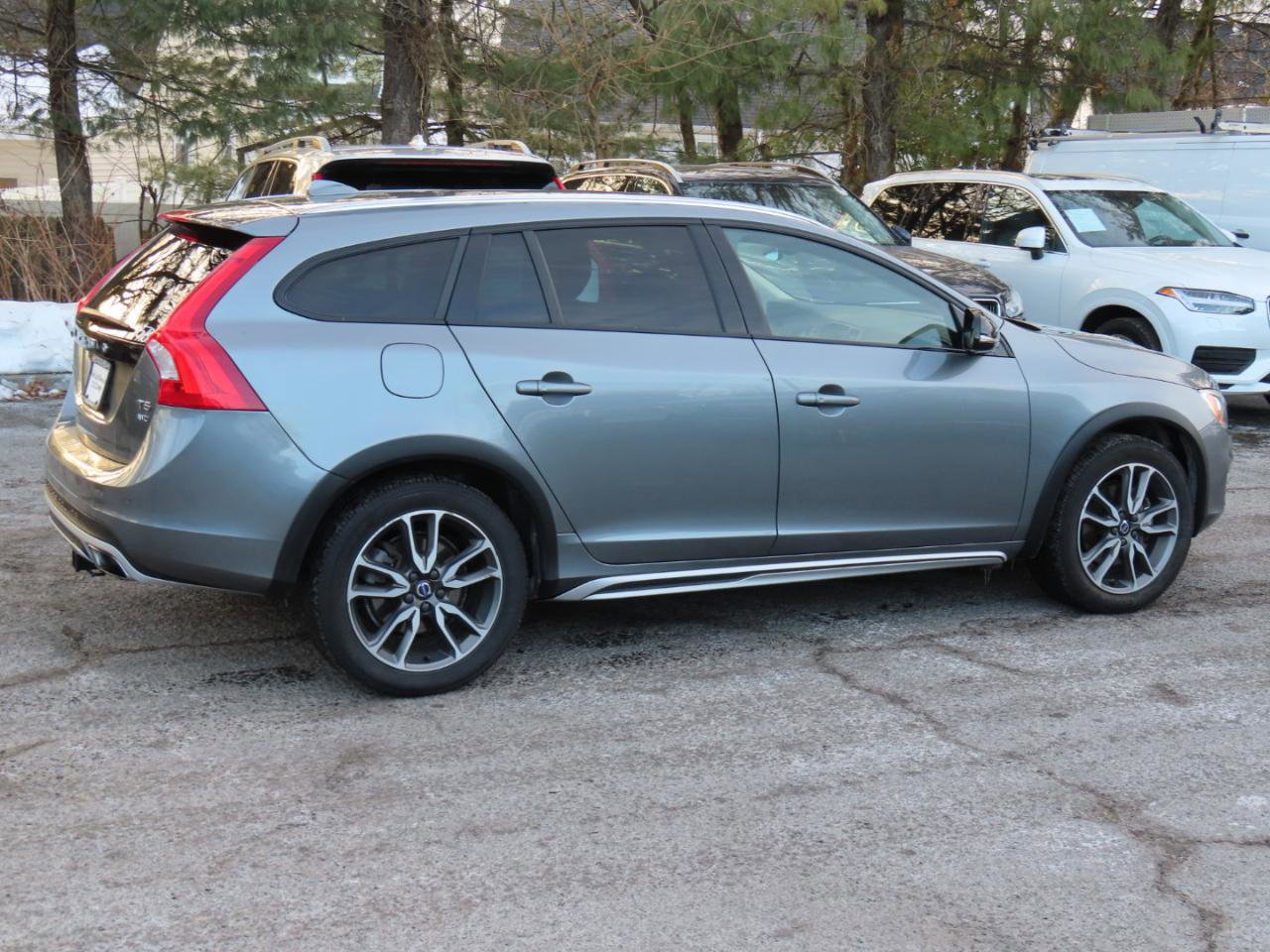 Used 2017 Volvo V60 T5 Cross Country w/ Climate Package image 6