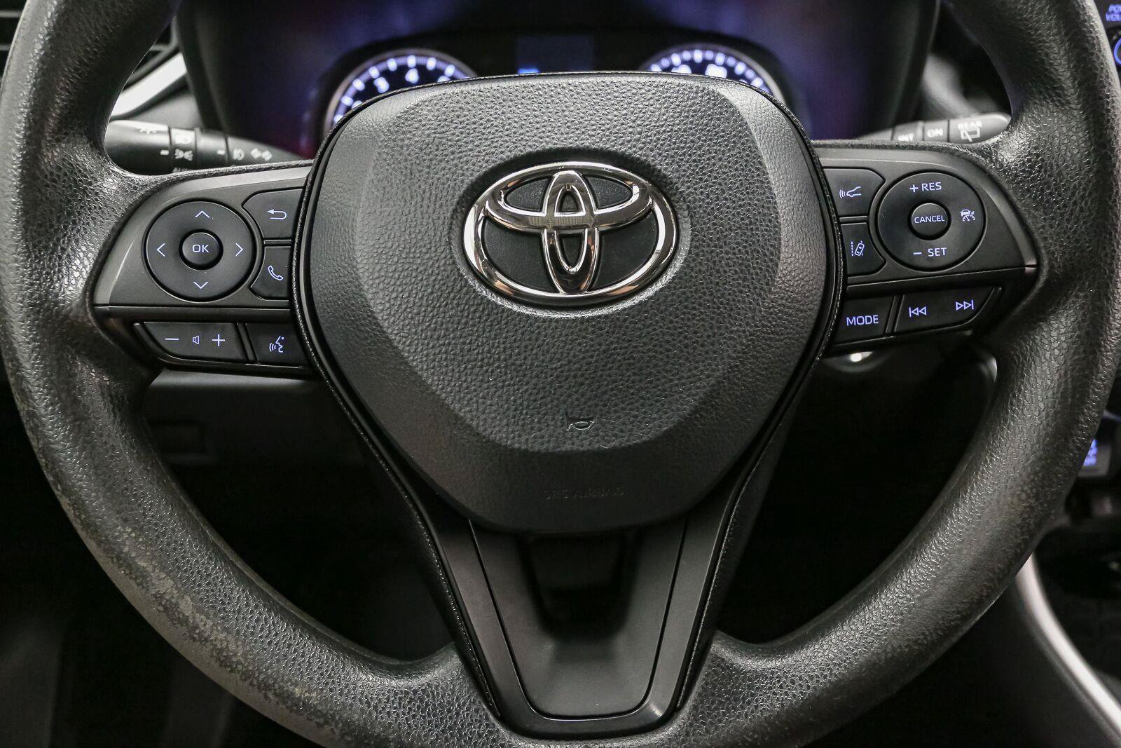 Used 2021 Toyota RAV4 XLE AWD/4WD image 29