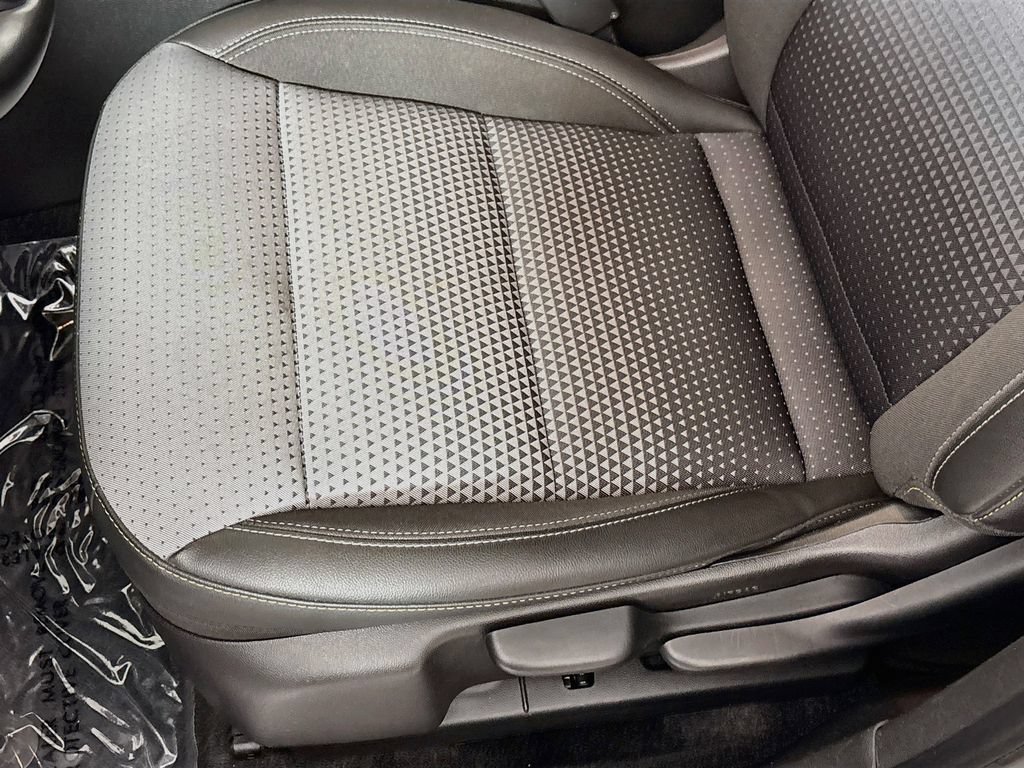 Used 2024 Chevrolet Trax LT w/ Sunroof Package FWD image 20