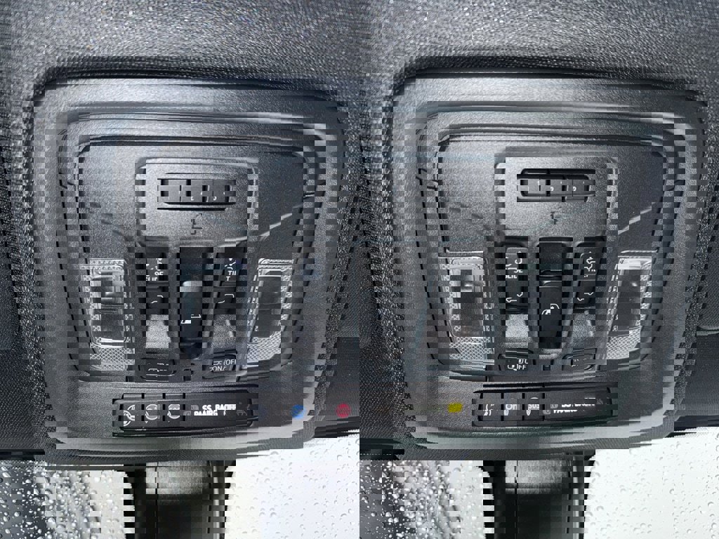 Used 2021 Chevrolet Silverado 1500 High Country w/ Technology Package image 33