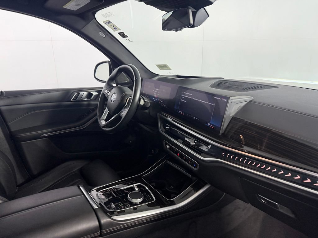 Used 2025 BMW X5 xDrive50e AWD/4WD image 34