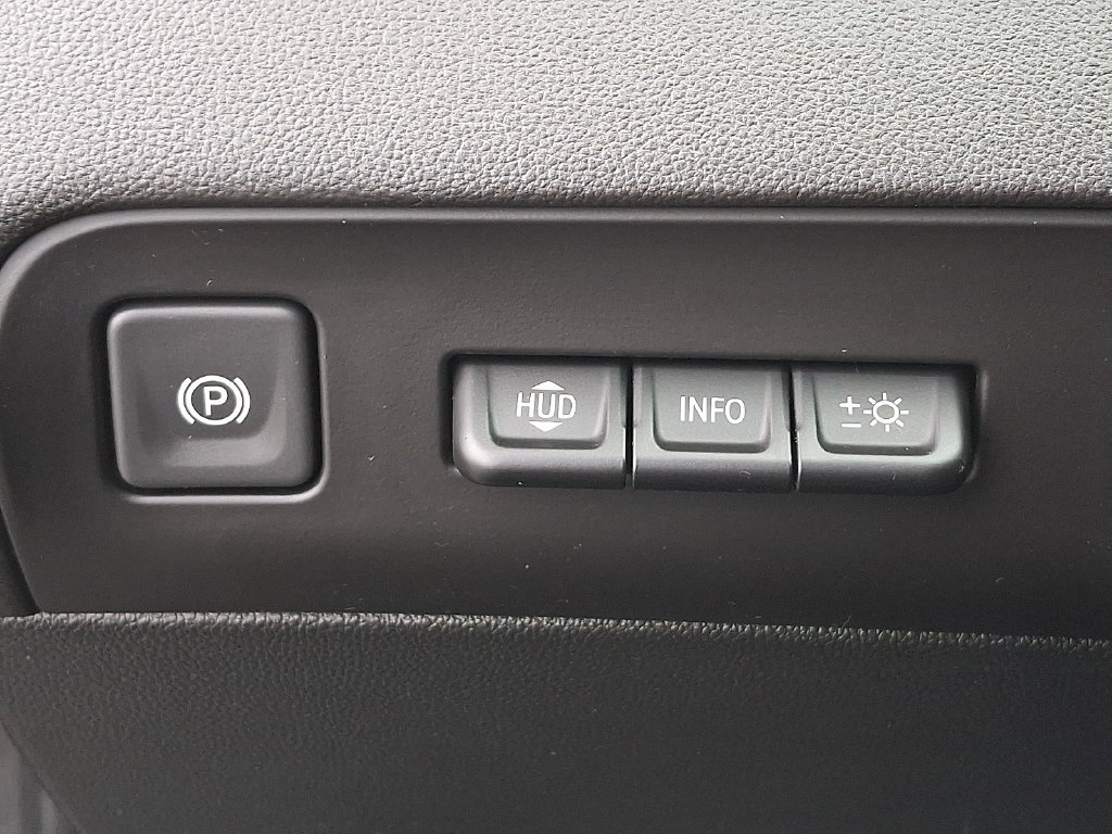 Used 2024 Buick Enclave Avenir w/ Avenir Technology Package AWD/4WD image 32