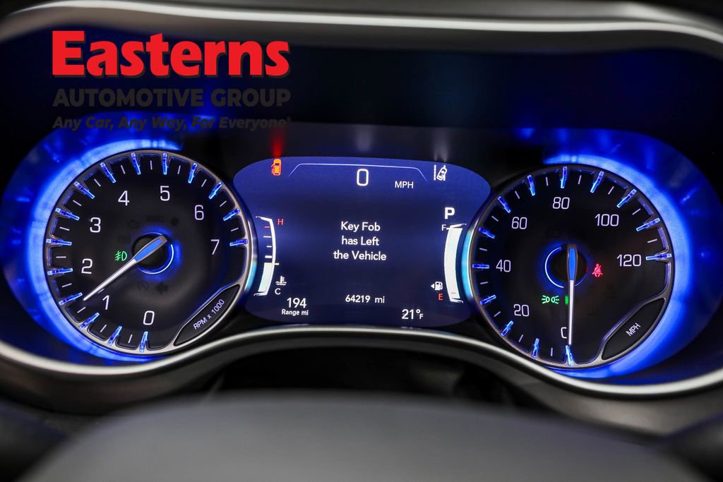 Used 2023 Chrysler Pacifica Touring-L image 18