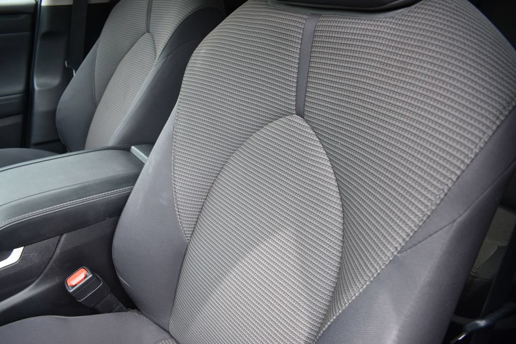 Used 2025 Toyota Highlander LE FWD image 11