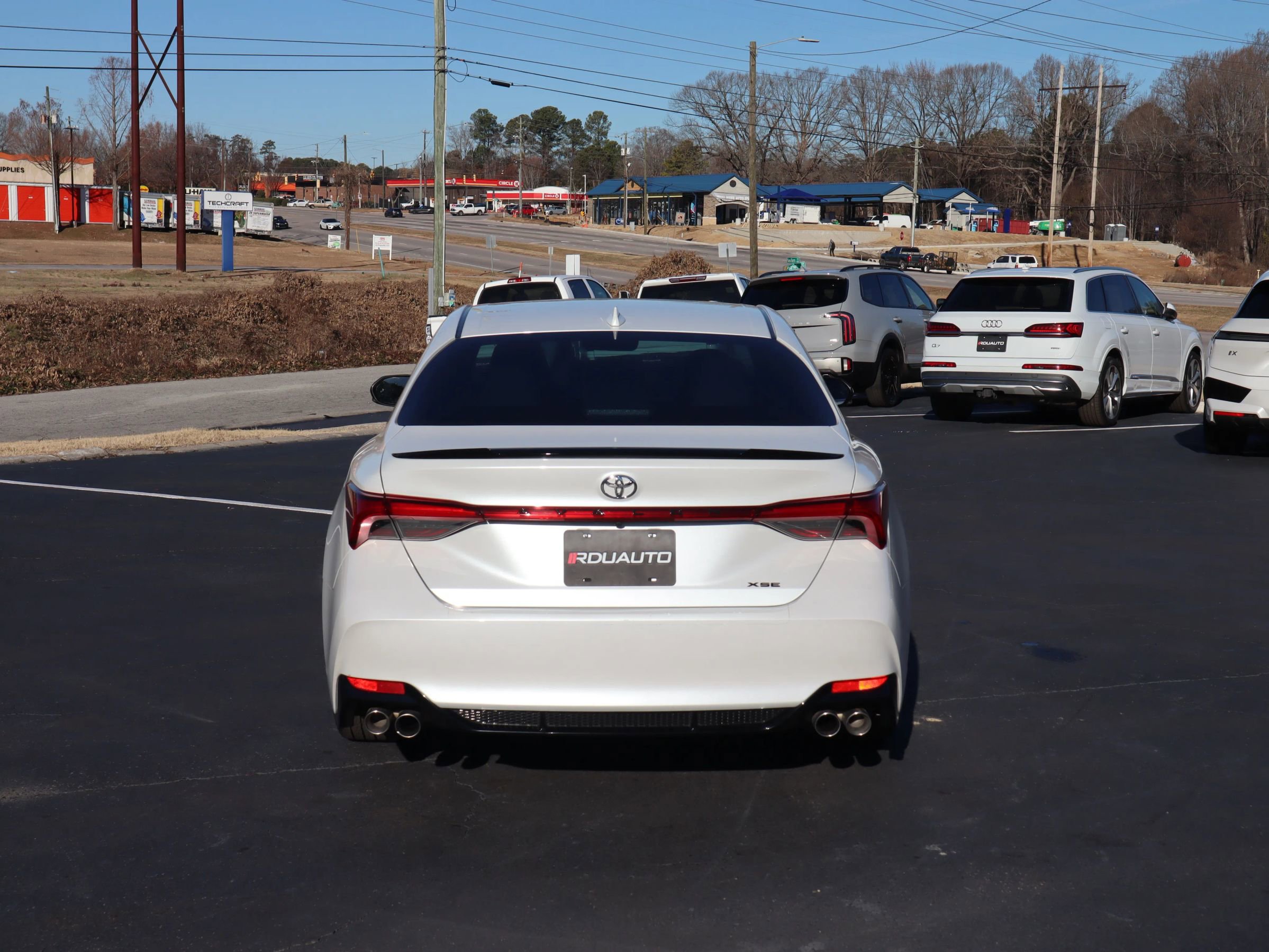 Used 2019 Toyota Avalon XSE image 10
