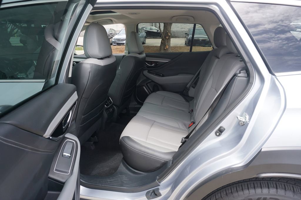Used 2025 Subaru Outback Limited AWD/4WD image 15