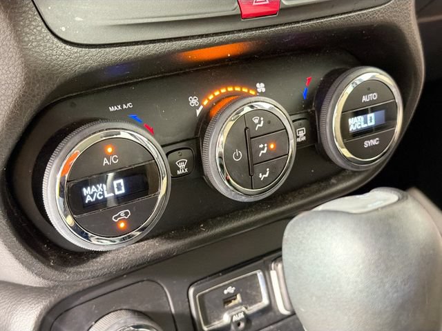 Used 2016 Jeep Renegade Latitude w/ Popular Equipment Group AWD/4WD image 15