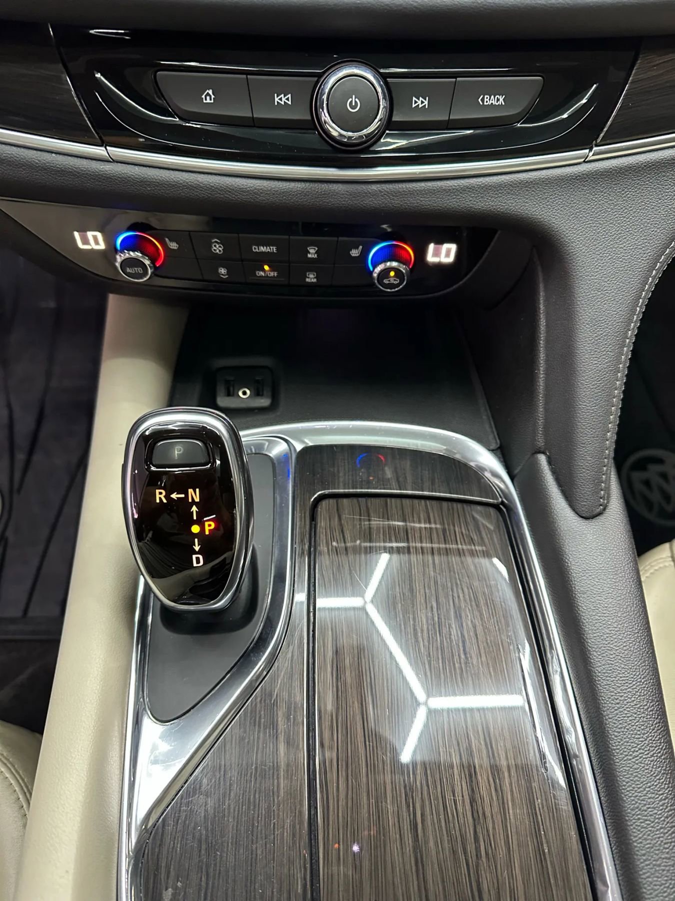 Used 2018 Buick Enclave Essence image 20