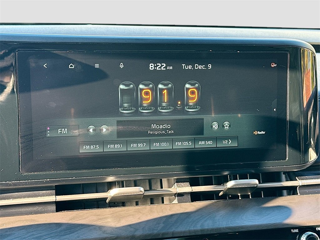 Used 2022 Kia Carnival EX image 15