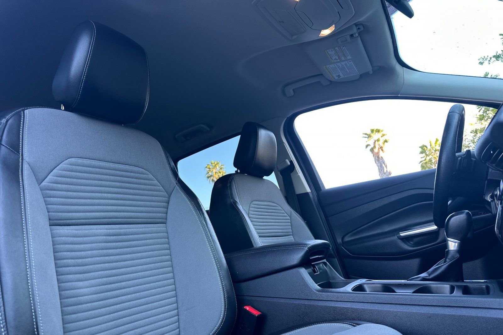 Used 2018 Ford Escape SE w/ SE Sport Appearance Package image 16