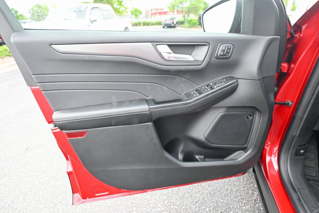 New 2025 Ford Escape Active w/ Active Premium Tech Pack image 17
