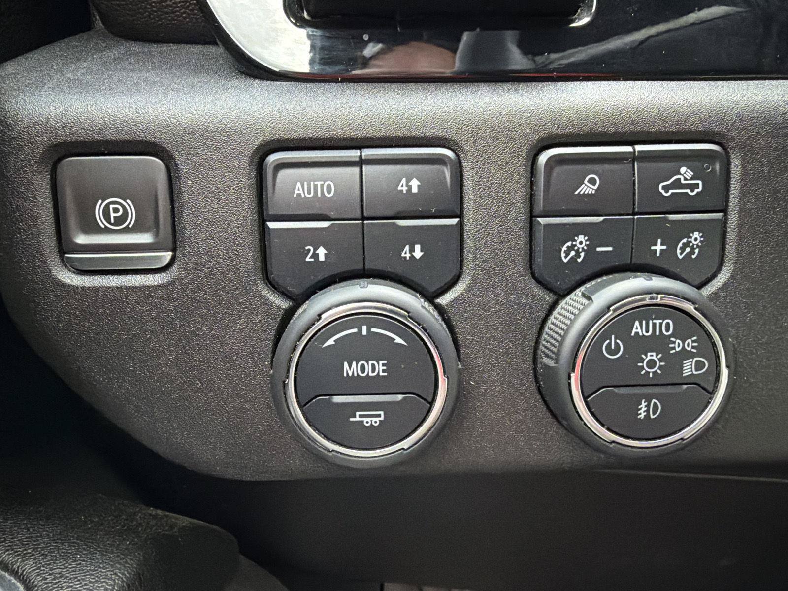 Used 2024 Chevrolet Silverado 2500 High Country w/ Technology Package AWD/4WD image 23