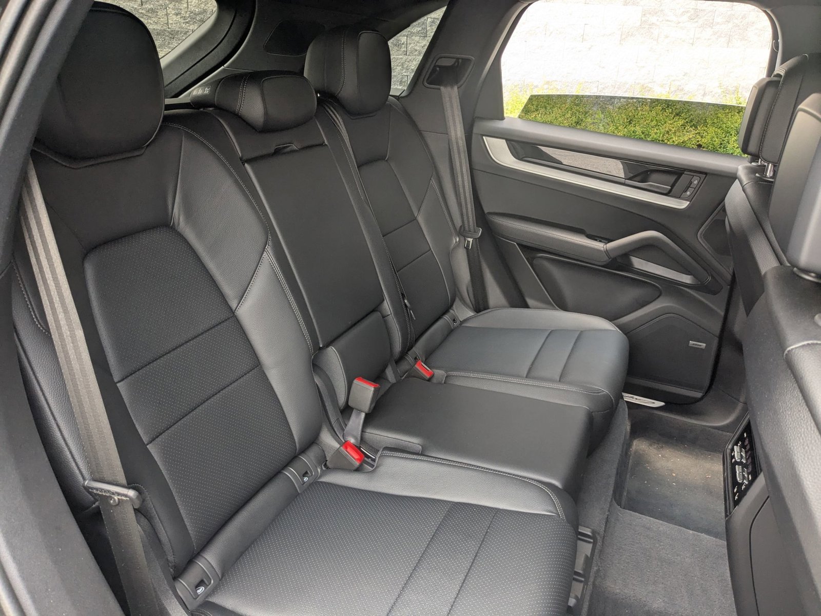 Certified 2025 Porsche Cayenne image 24