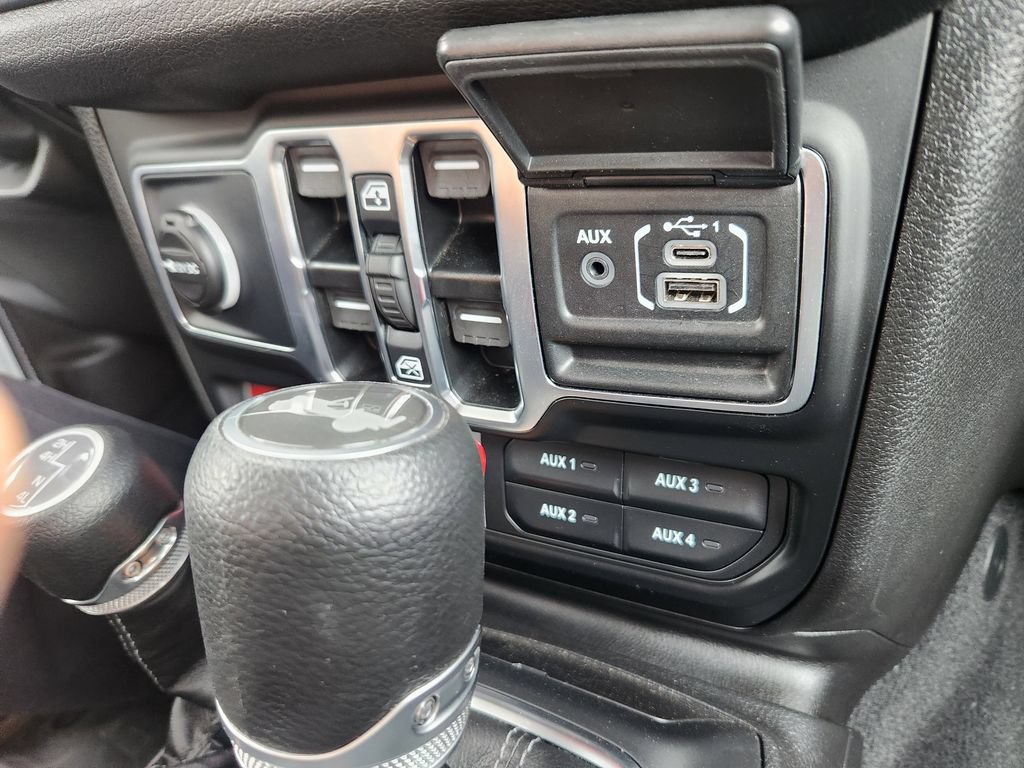 Used 2025 Jeep Wrangler Unlimited Sport AWD/4WD image 28