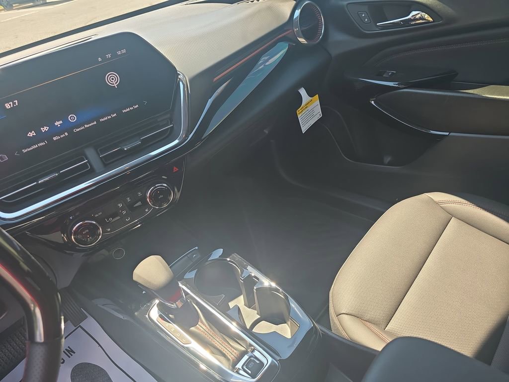 Used 2025 Chevrolet Trax RS w/ Sunroof Package image 25