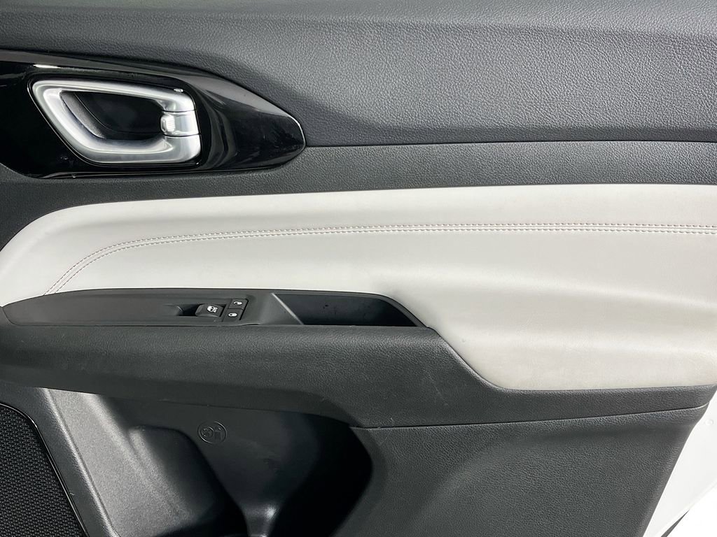 Used 2023 Jeep Compass Limited image 34