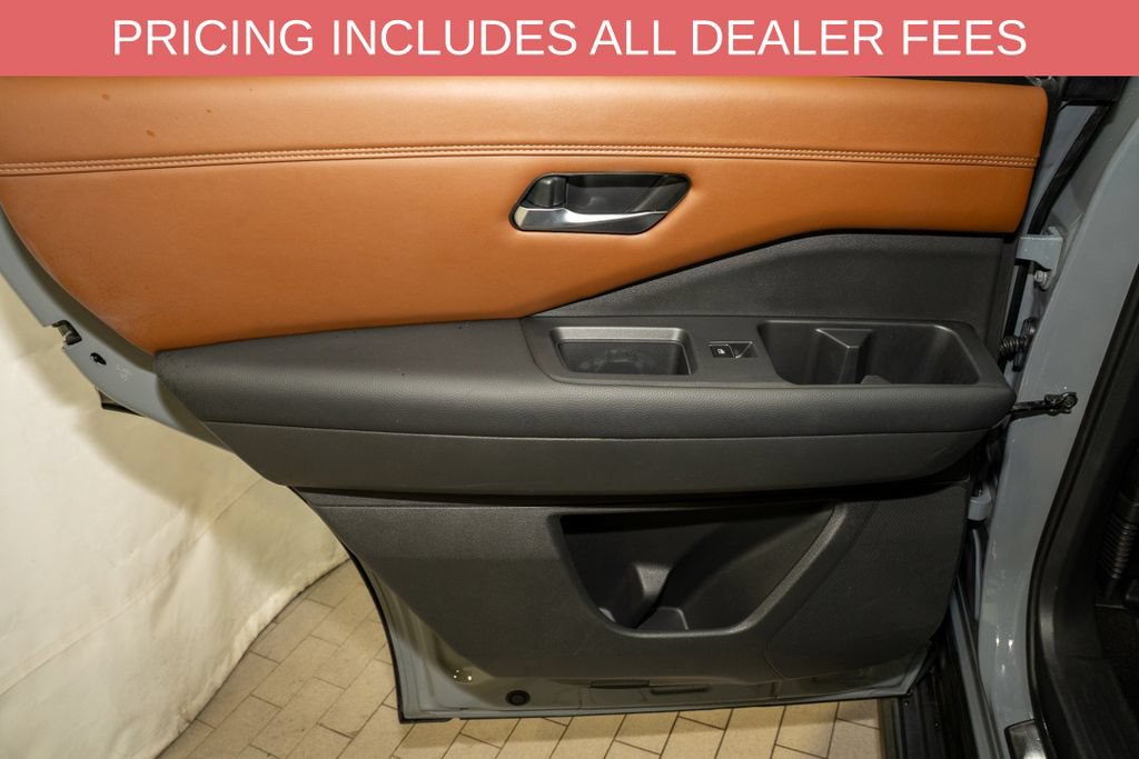 Used 2023 Nissan Pathfinder Platinum w/ Lighting Package (N93) AWD/4WD image 13
