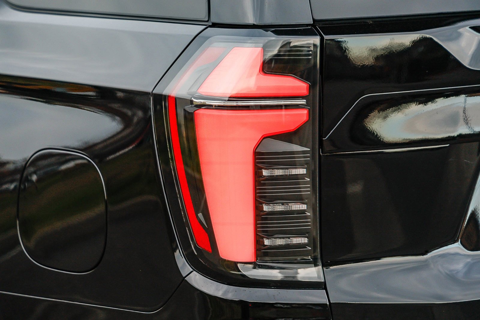 Used 2025 Chevrolet Tahoe High Country image 8