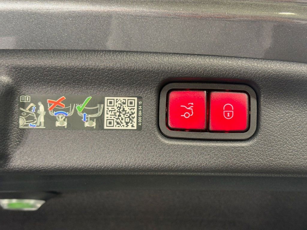 Used 2025 Mercedes-Benz C 43 AMG 4MATIC Sedan image 34