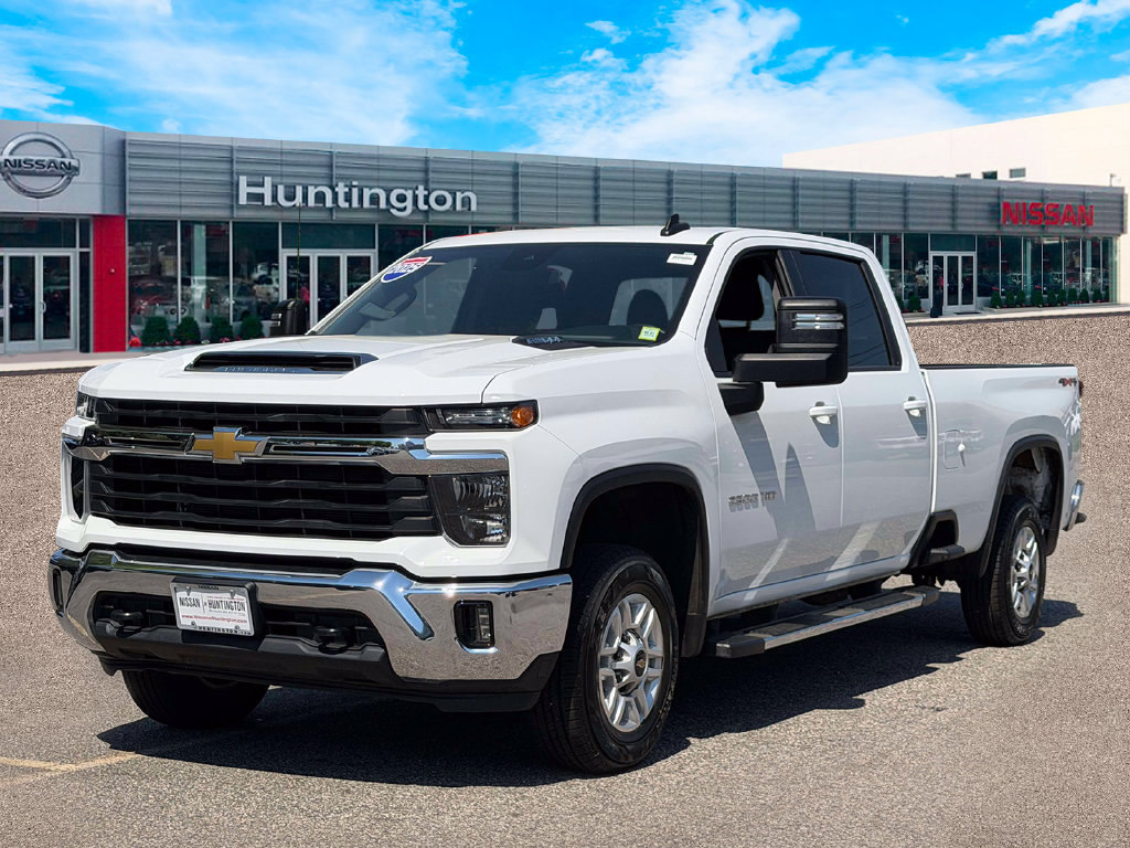 Used 2025 Chevrolet Silverado 2500 LT w/ Convenience Package AWD/4WD image 2