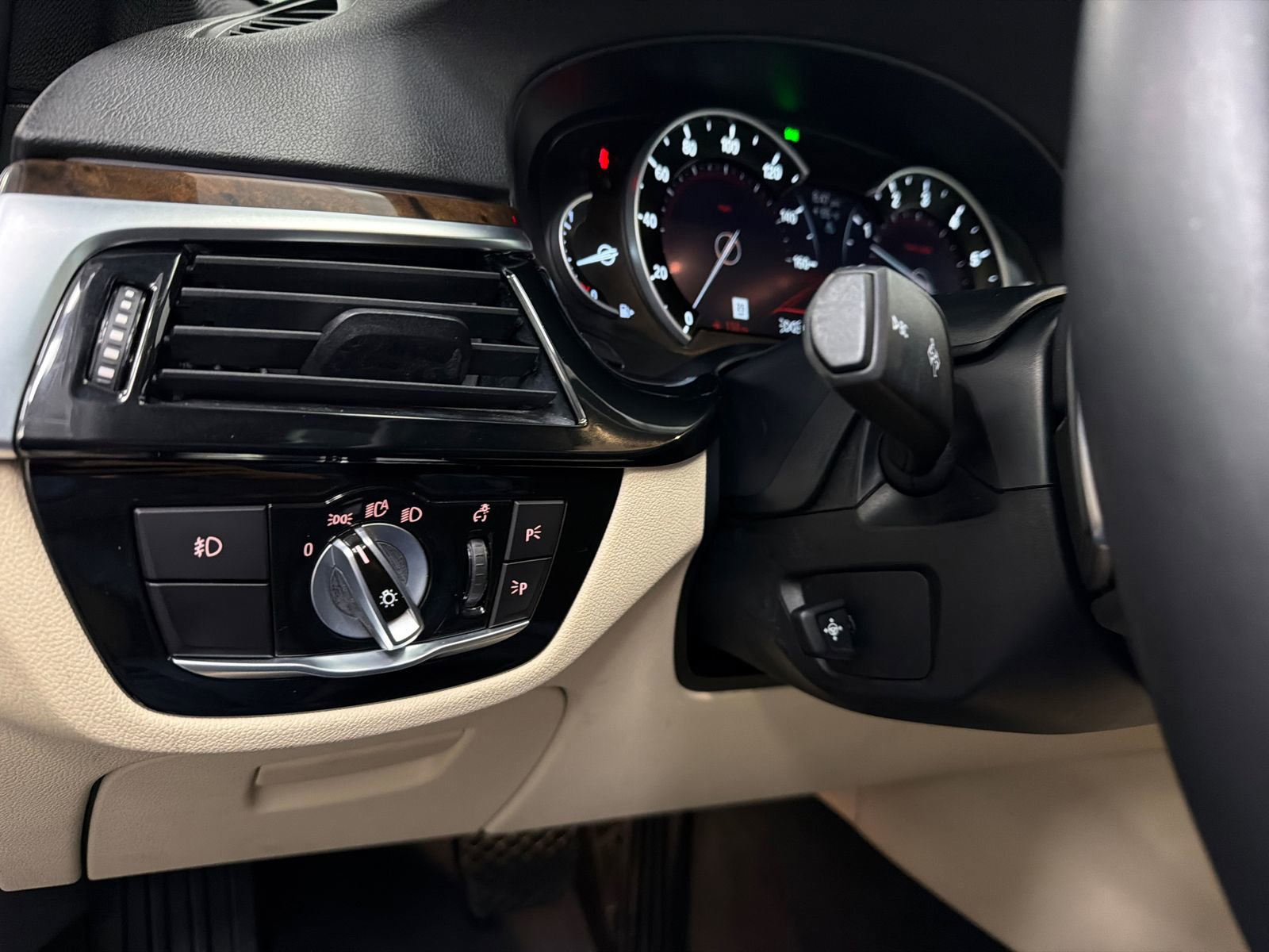 Used 2018 BMW 530i xDrive image 30