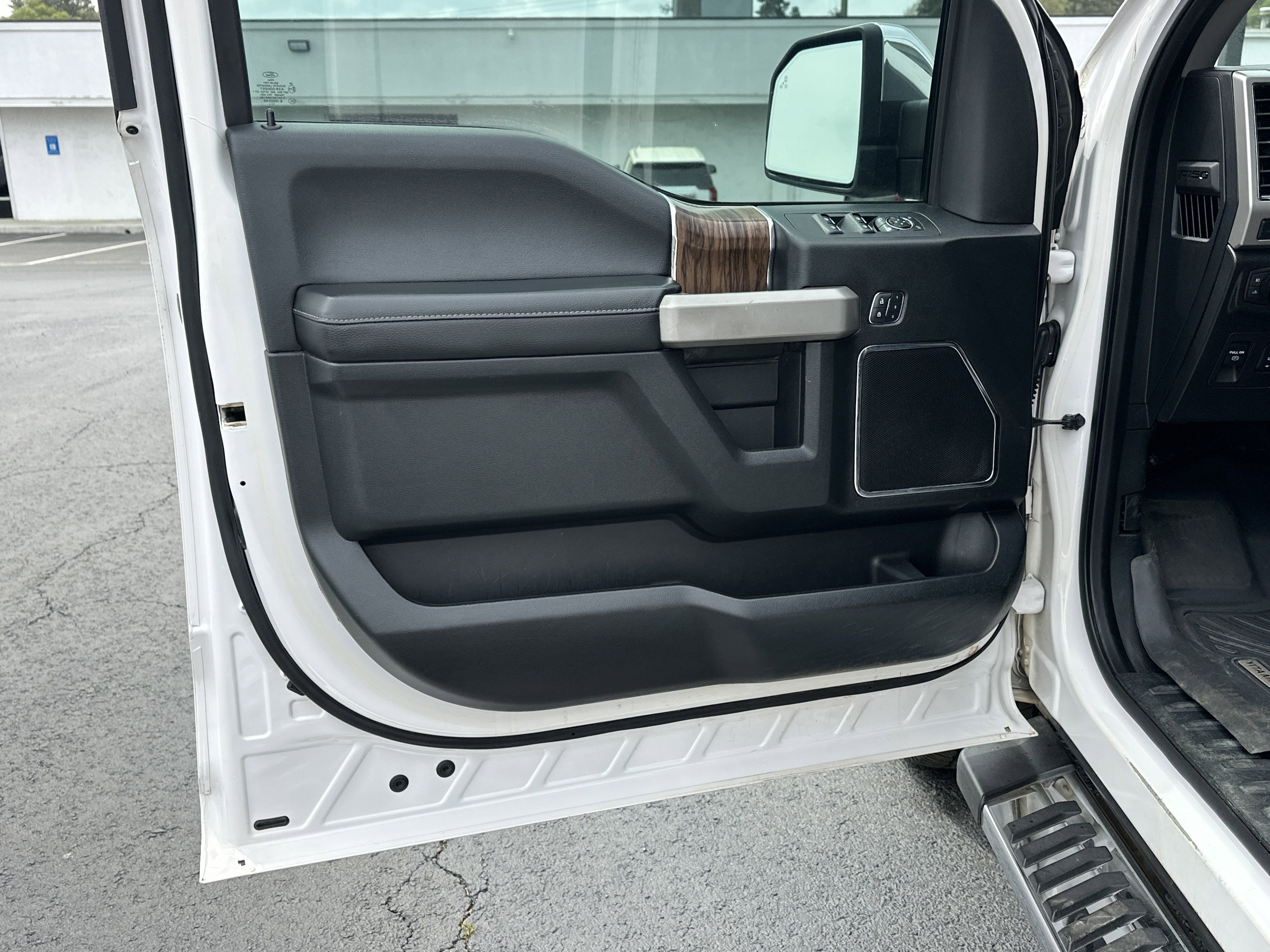 Used 2018 Ford F150 Lariat image 9