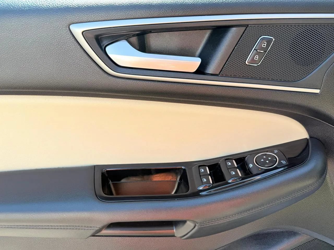 Used 2019 Ford Edge SEL w/ Equipment Group 201A FWD image 17