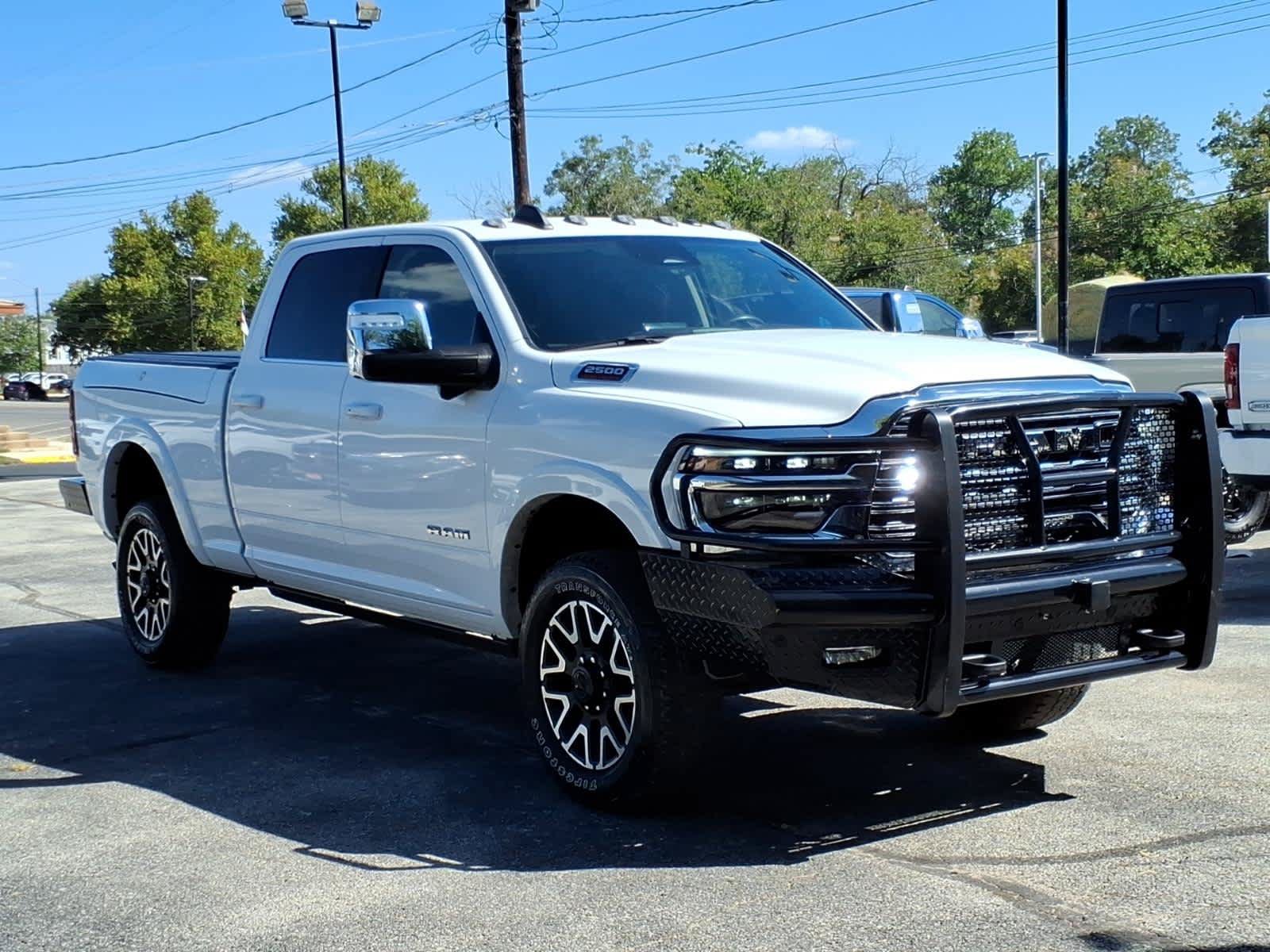 Used 2025 RAM 2500 Limited AWD/4WD image 2