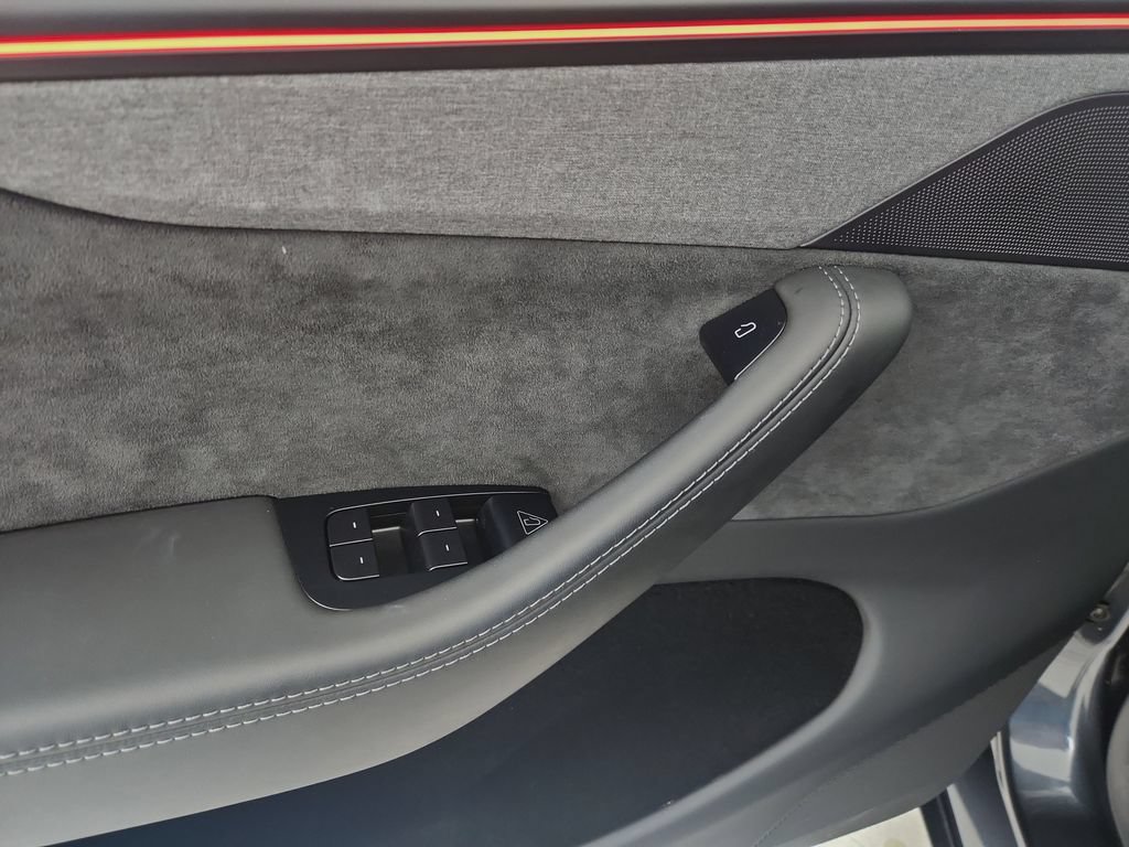 Used 2026 Tesla Model Y AWD image 22