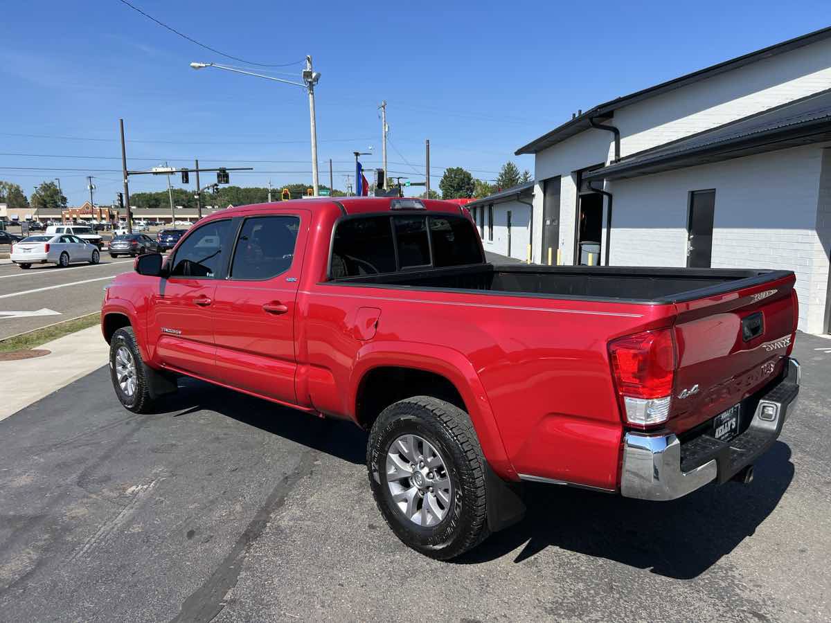 Used 2017 Toyota Tacoma SR5 image 3