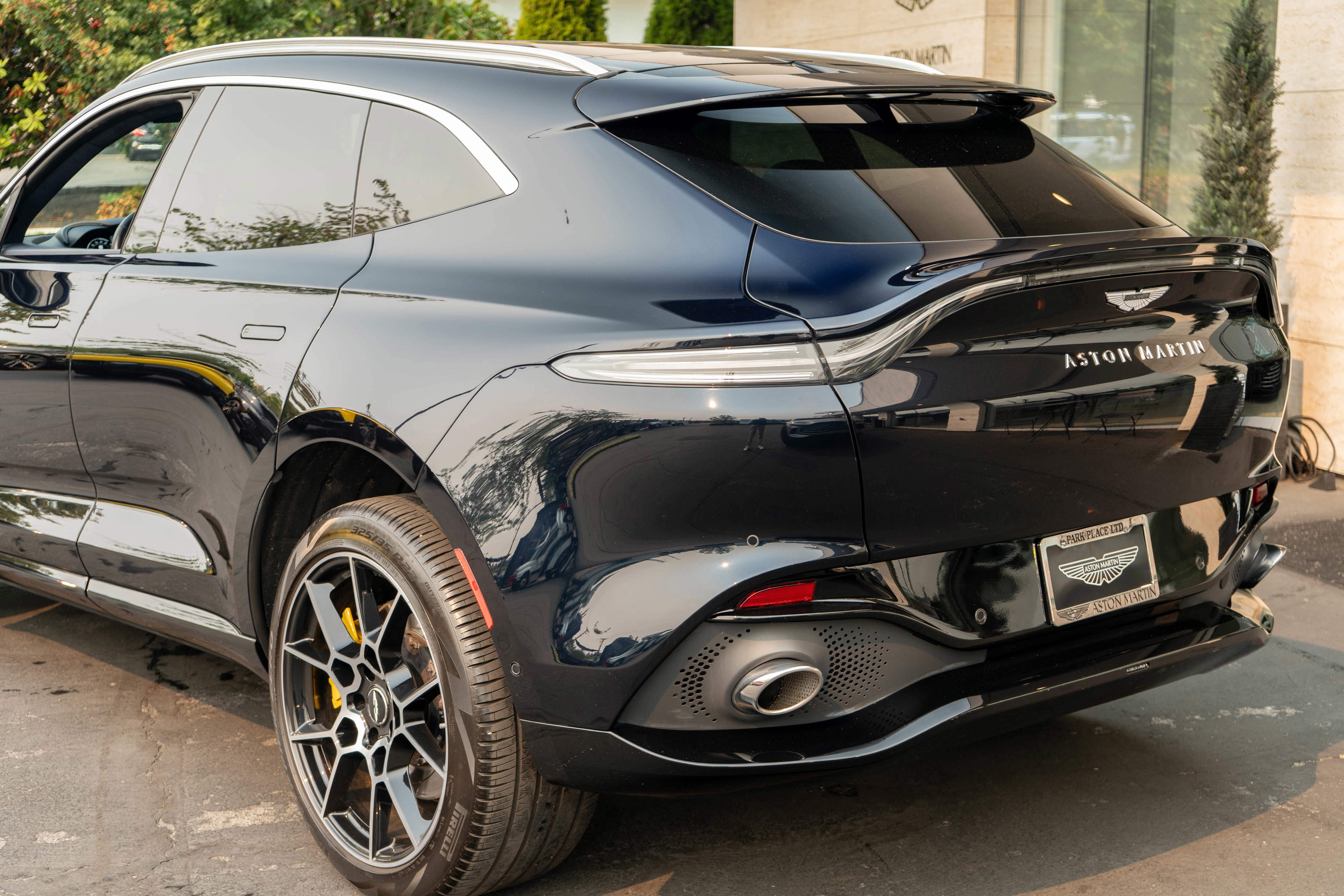 Used 2021 Aston Martin DBX image 48