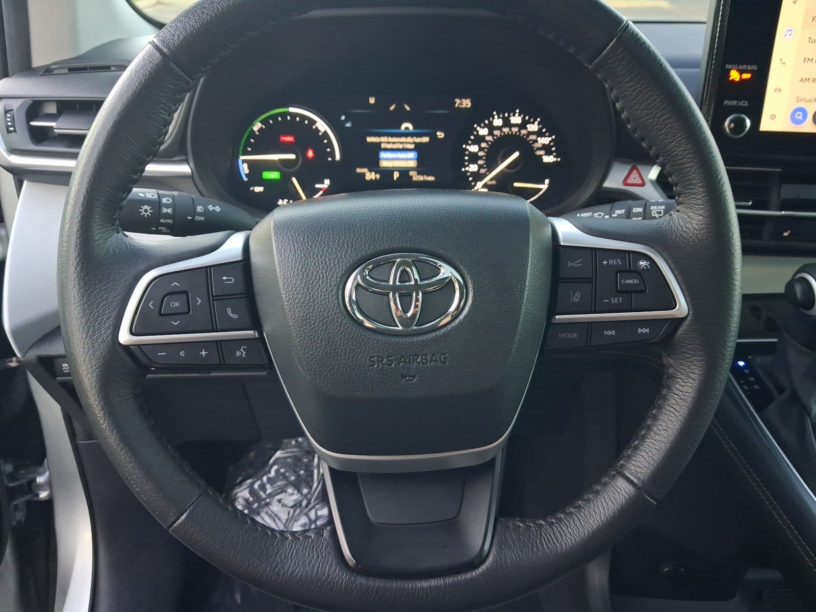 Used 2025 Toyota Sienna XLE FWD image 12